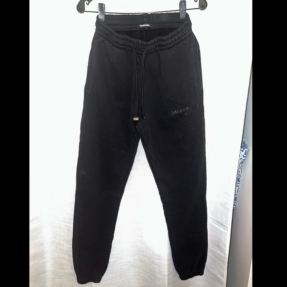 TALENTLESS sweatpants